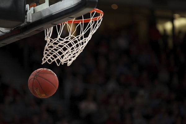 NBA总决赛赛场球员扣篮精彩瞬间高清图片